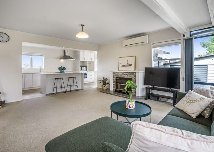  at 6 Tauhara Street, Green Bay, Auckland