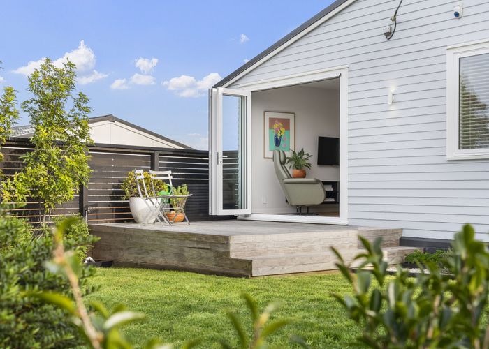 at 27 Kirrie Avenue, Te Atatu South, Waitakere City, Auckland