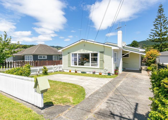  at 9 Redwood Avenue, Tawa, Wellington
