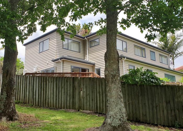  at 8A Ngatoa Place, Glenfield, North Shore City, Auckland