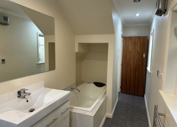  at 42 Raroa Road, Kelburn, Wellington, Wellington