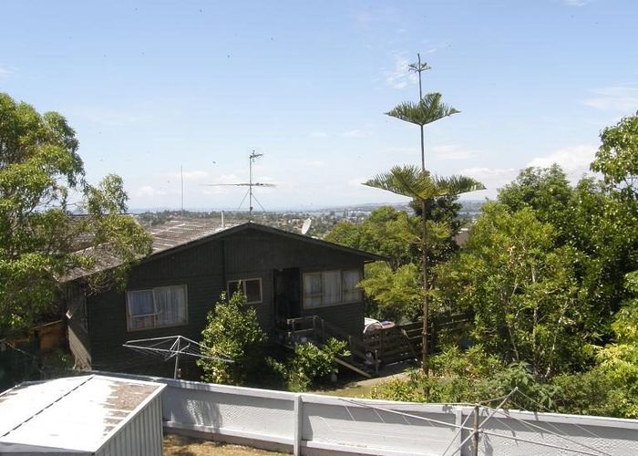  at 2/42 Simkin Avenue, Saint Johns, Auckland City, Auckland