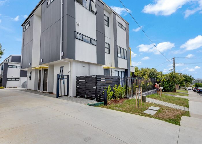  at 3 & 4/43A Waimumu Road, Massey, Waitakere City, Auckland