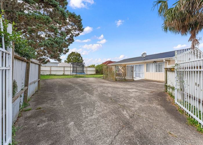 at 2/3 Ellen Street, Manurewa East, Auckland