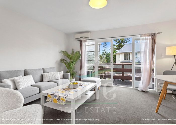  at 4/15A Marriner Street, Sumner, Christchurch