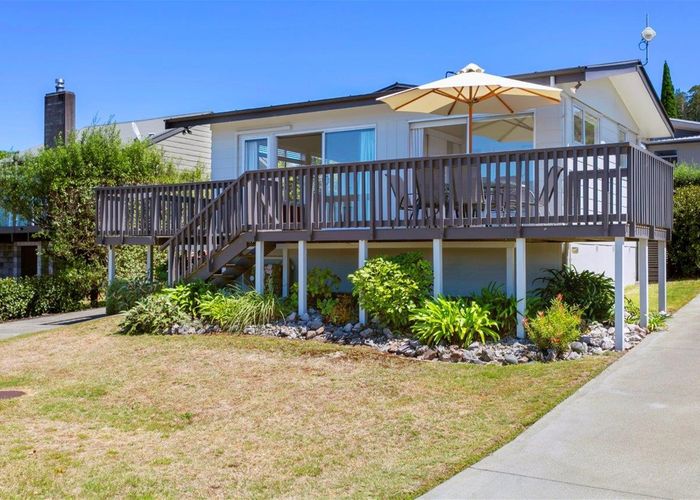  at 2/12 Isobel Street, Acacia Bay, Taupō