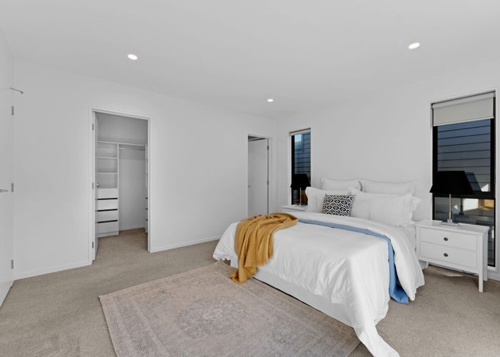  at 295b Sunset Road, Sunnynook, North Shore City, Auckland