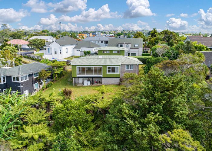  at 26 Fairfax Avenue, Northcote, Auckland