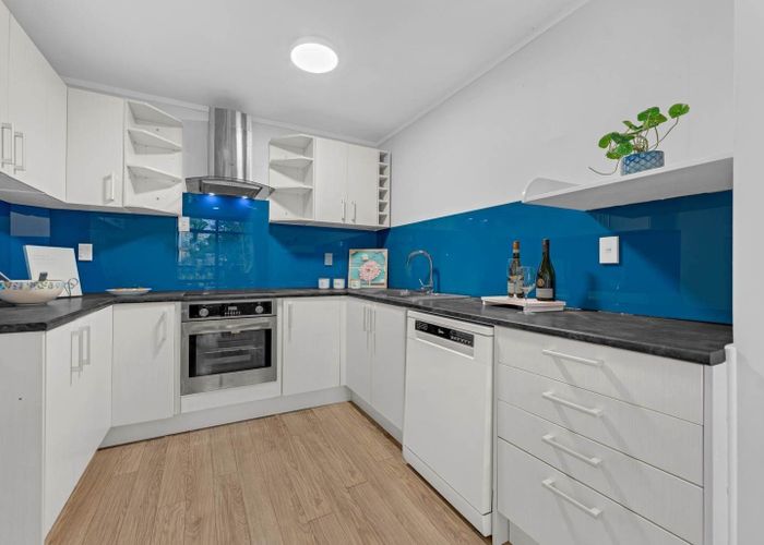 at 2/30 Verbena Road, Birkdale, North Shore City, Auckland