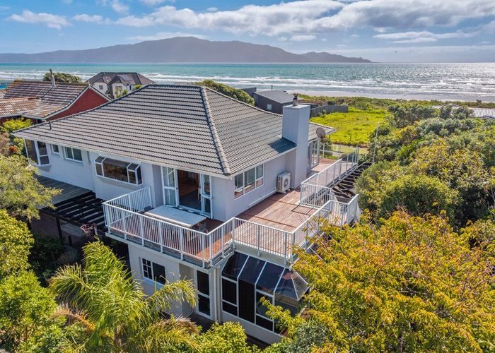  at 8 Ara Kuaka, Waikanae Beach, Kapiti Coast, Wellington