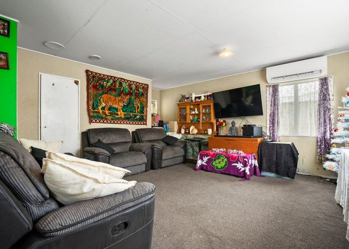  at 107 Flat Bush Road, Clover Park, Auckland
