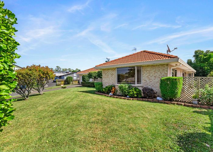  at 3 Swanson Oaks, Swanson, Waitakere City, Auckland