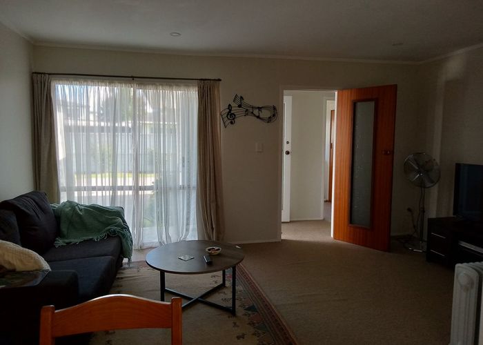  at 2/8 Tatua Place, Conifer Grove, Takanini