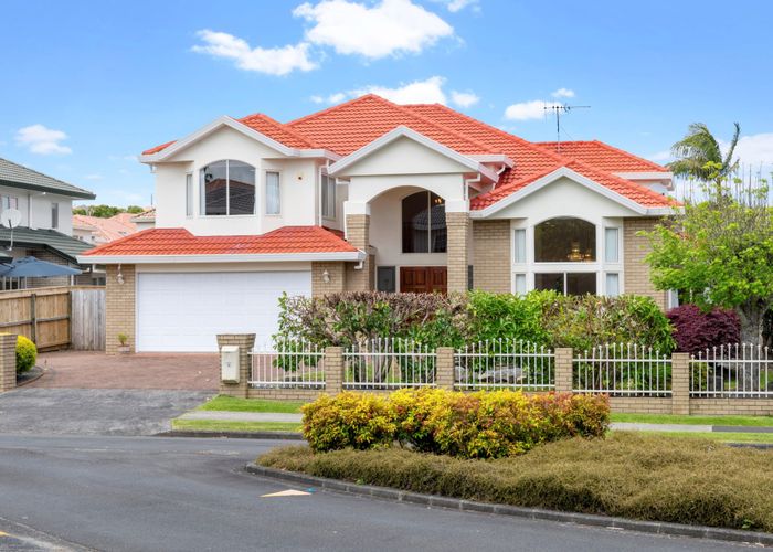  at 18 Sandalwood Place, Somerville, Manukau