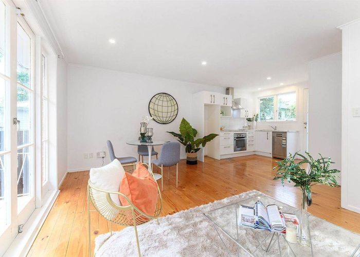  at 2/4 Leonard Road, Mount Wellington, Auckland City, Auckland