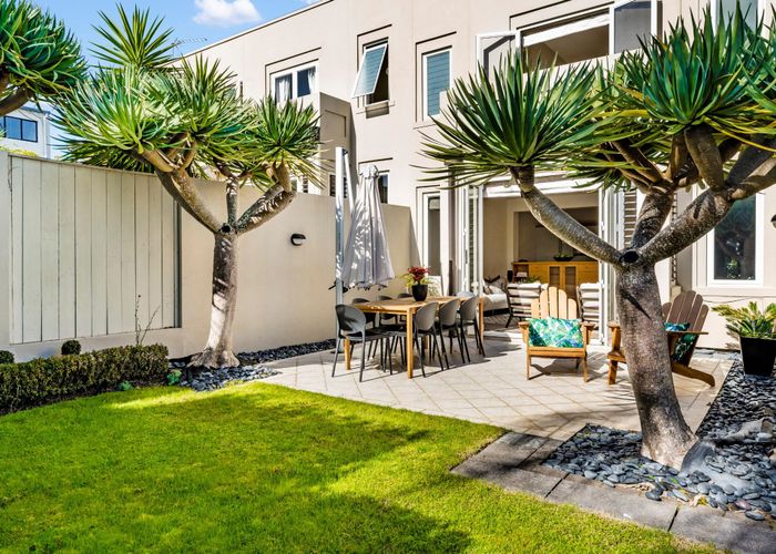  at 2/114 St Johns Road, Meadowbank, Auckland