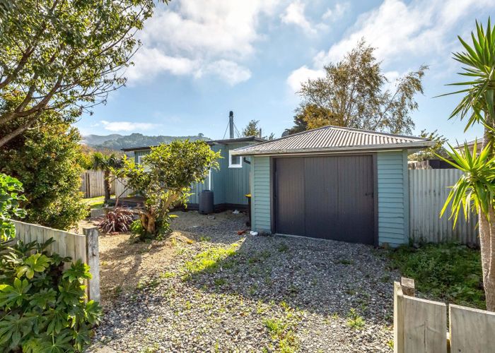  at 15 Woodward Street East, Featherston
