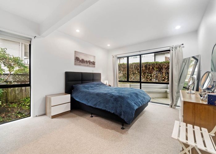  at 25A Allen Johnston Place, Saint Johns, Auckland
