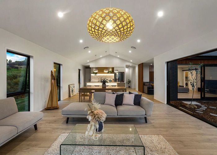  at 52 Masons Road, East Tamaki Heights, Manukau City, Auckland