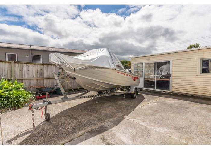  at 17 Hindmarsh Street, Henderson, Auckland
