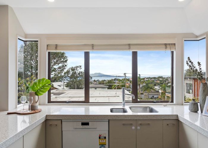  at 2/4 Prospect Terrace, Milford, Auckland
