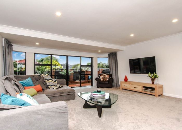  at 6 Booralee Avenue, Botany Downs, Manukau City, Auckland