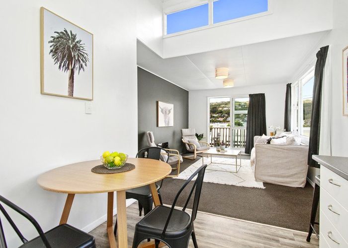  at 6C Rewa Terrace, Tawa, Wellington