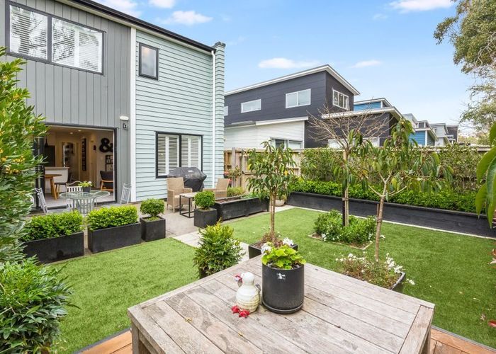  at 5 Breakwater Way, Whitby, Porirua