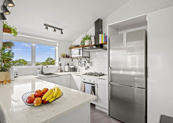  at 9 Archers Road, Hillcrest, Auckland