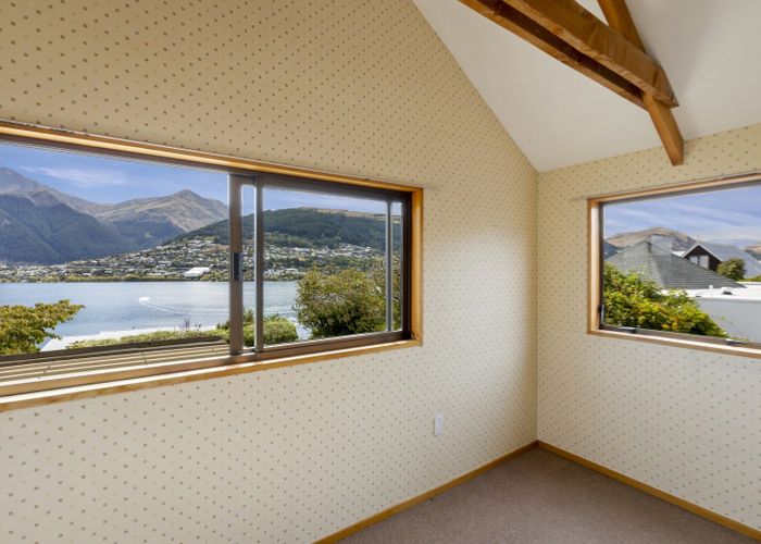  at 16 Oregon Drive, Kelvin Heights, Queenstown
