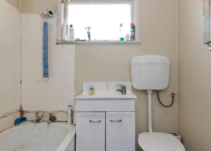  at 2/142 Panama Road, Mount Wellington, Auckland