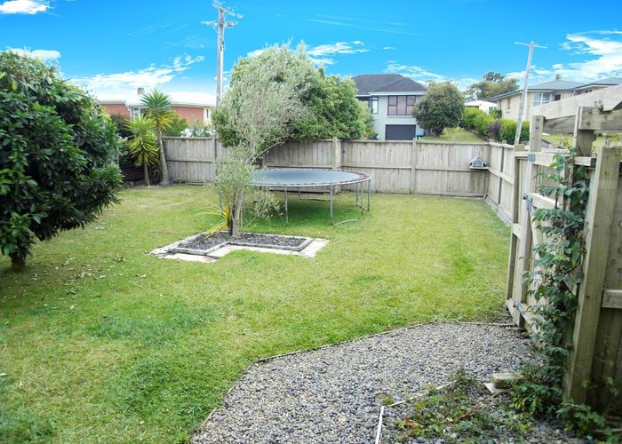  at 27 Charles Crescent, Beerescourt, Hamilton