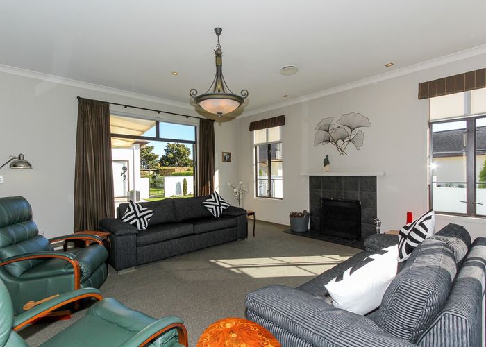  at 7 Oakwood Drive, Highlands Park, New Plymouth