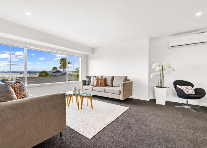  at 2/12 Bannings Way, Hobsonville, Auckland
