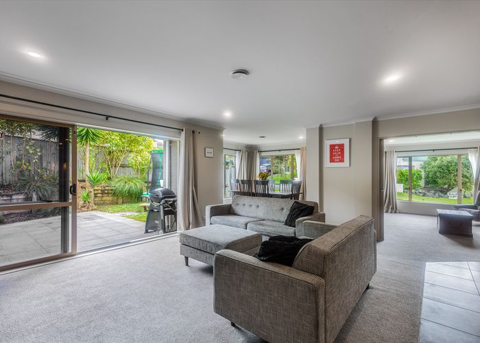  at 8 Vin Alto Drive, Flat Bush, Auckland