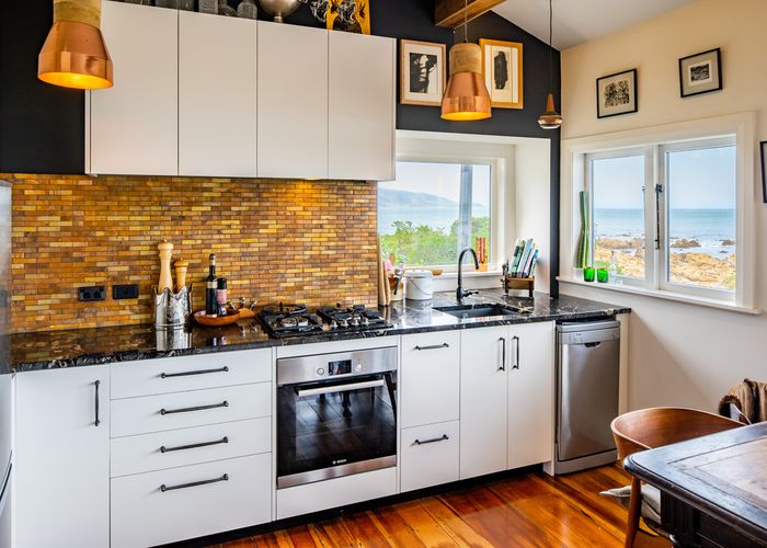  at 168 The Esplanade, Island Bay, Wellington