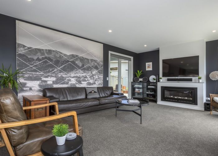  at 76 Endeavour Drive, Whitby, Porirua