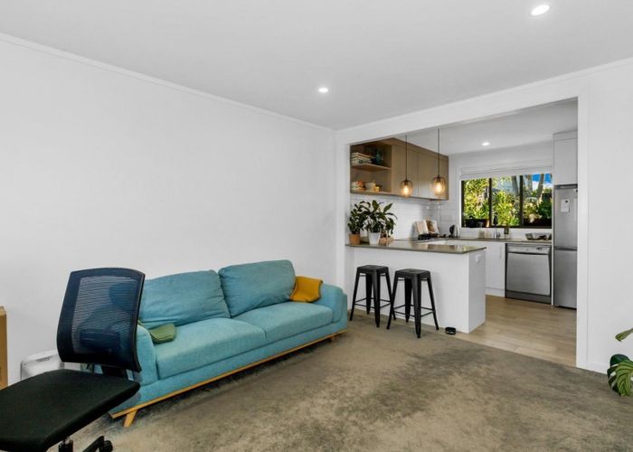 at 4/27 Wright Road, Point Chevalier, Auckland