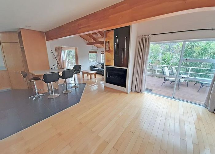  at 14 La Roche Place, Northcote, Auckland