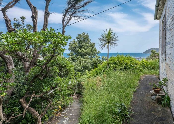 at 172 Severn Street, Island Bay, Wellington