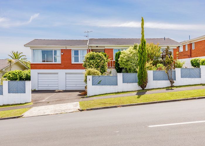  at 5 Chelsea View Drive, Chatswood, Auckland