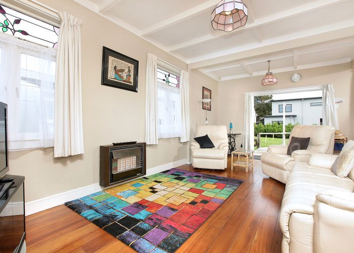  at 60 Huia Road, Point Chevalier, Auckland