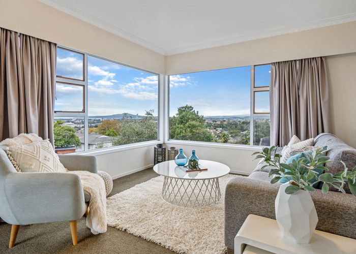  at 1/1 Woodcote Drive, Glenfield, Auckland