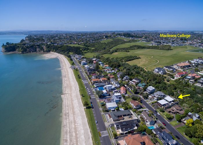  at 2/25 Rogers Avenue, Eastern Beach, Auckland