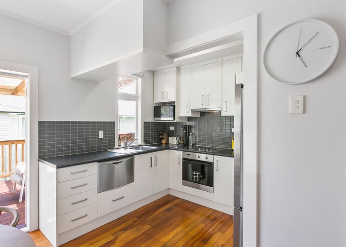  at 2/16 Wallace Road, Mangere Bridge, Auckland