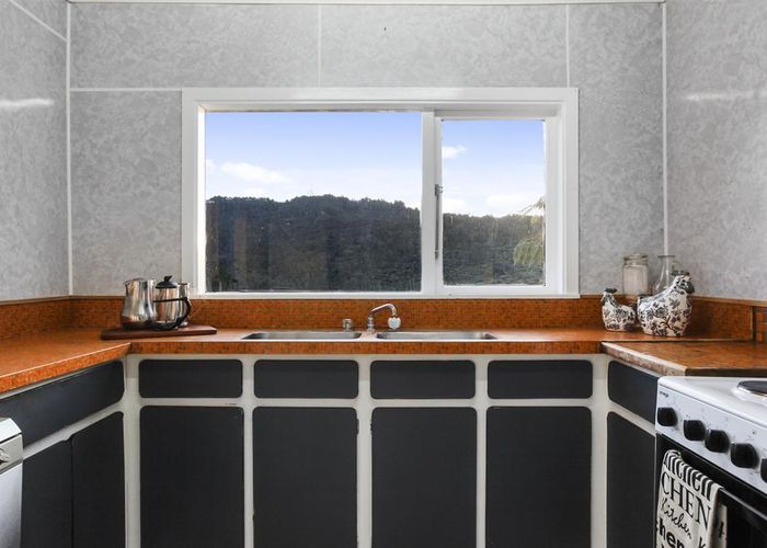  at 305 Forest Hill Road, Waiatarua, Auckland