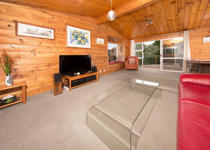  at 1/159 Carlisle Road, Northcross, Auckland