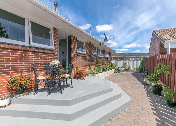  at 15 Chedworth Avenue, Chedworth, Hamilton