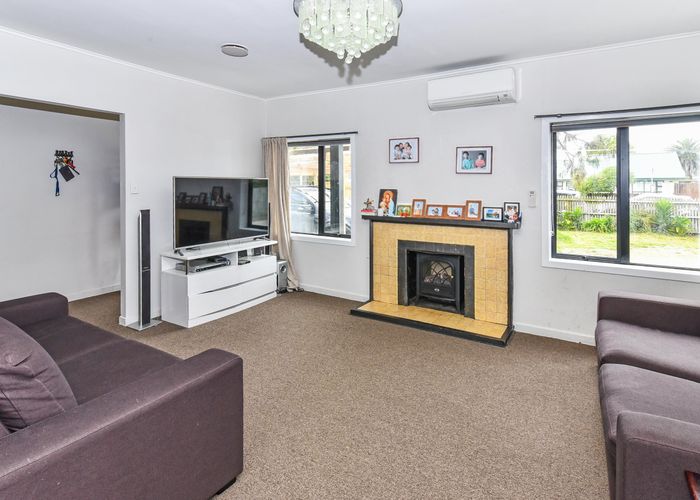  at 325 Massey Road, Mangere East, Auckland