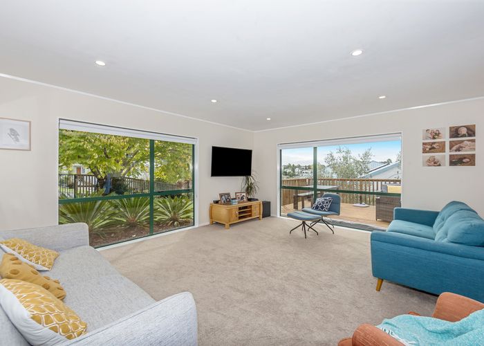  at 10 Charlotte Street, Stanmore Bay, Whangaparaoa